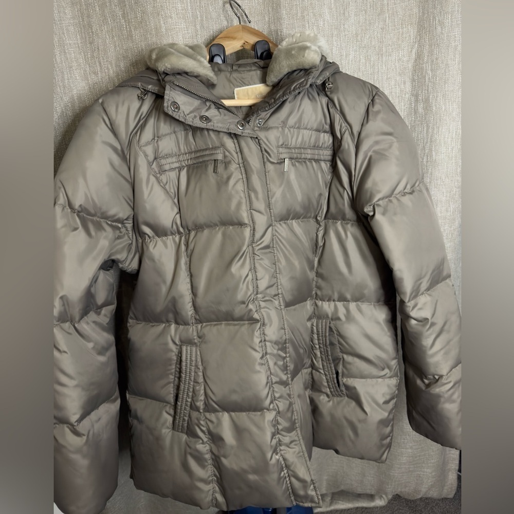 Michael Kors Faux-Fur Collar Puffer Coat Feather Down-silver- size XL Women’s
